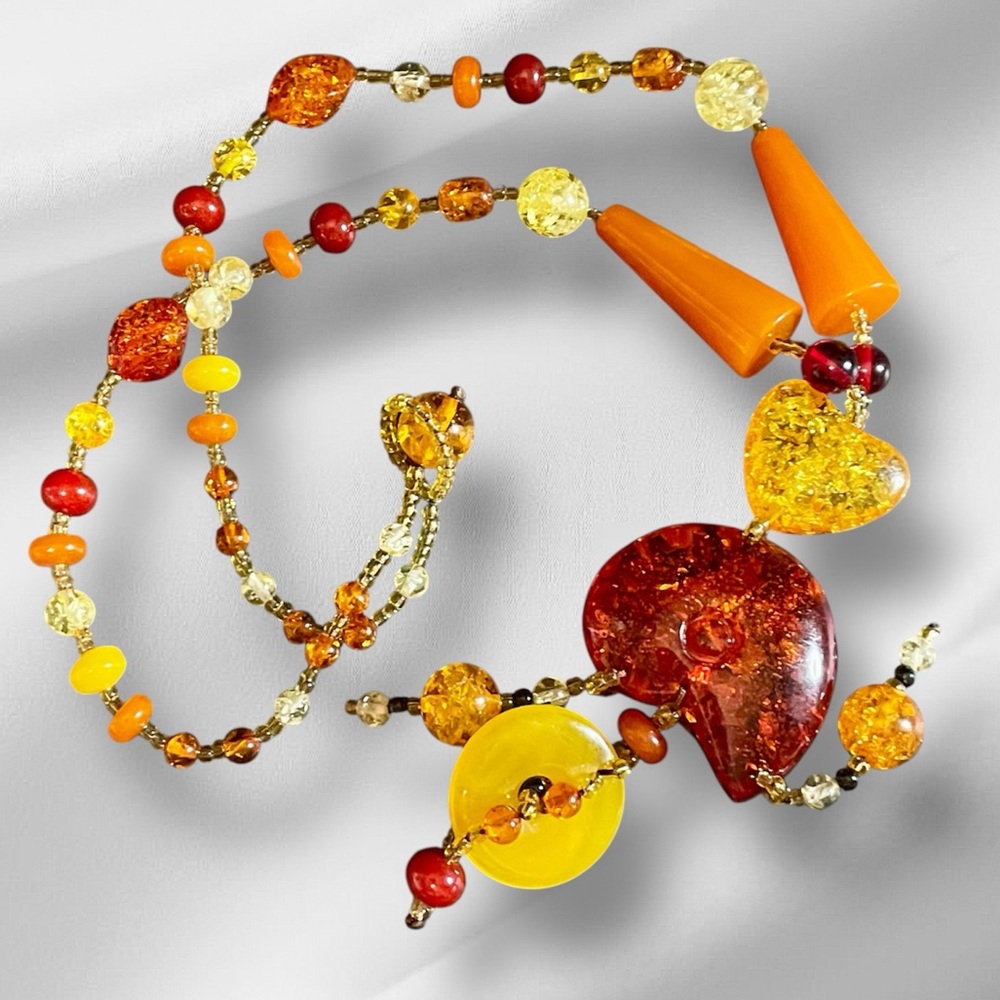Bakelite and Lucite Beaded Necklace    Vintage/Artisan